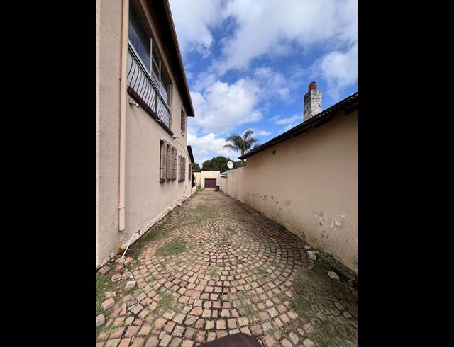 5 BEDROOM HOUSE FOR SALE IN KENSINGTON